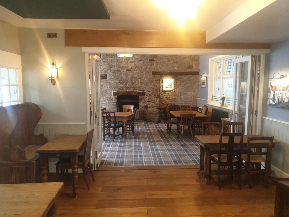 The Black Swan Inn 皮克林 外观 照片